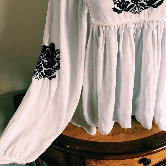 NWT Long Sleeved Soft Pleated Blouse - Picture 3 of 5